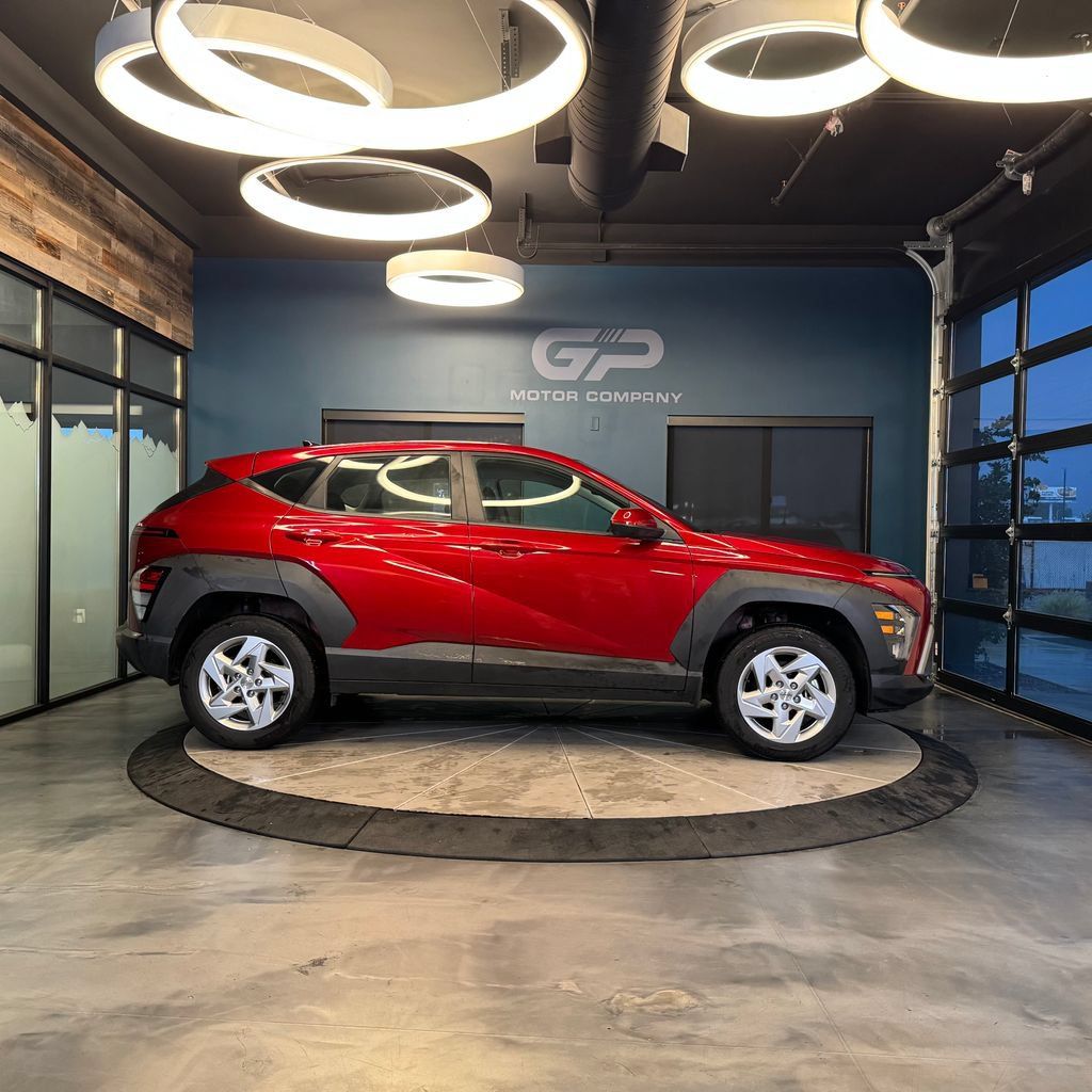 Used 2024 Hyundai Kona SE AWD/4WD image 2