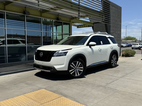 Used 2022 Nissan Pathfinder Platinum w/ Cargo Package image 1