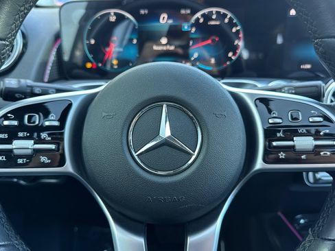 Used 2022 Mercedes-Benz GLB 250 4MATIC image 10