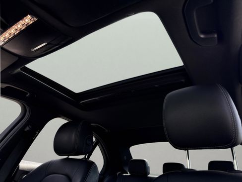 Used 2019 Mercedes-Benz C 300 4MATIC Sedan image 13