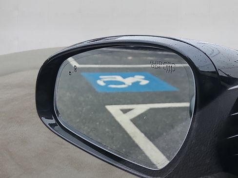 Used 2023 Genesis G70 2.0T w/ Sport Prestige Package image 17