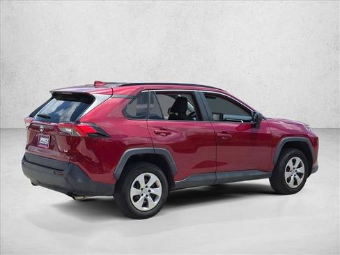 Used 2021 Toyota RAV4 LE FWD image 5
