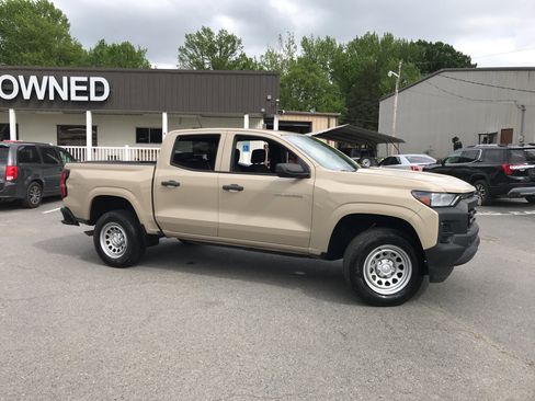 Used 2023 Chevrolet Colorado W/T image 4