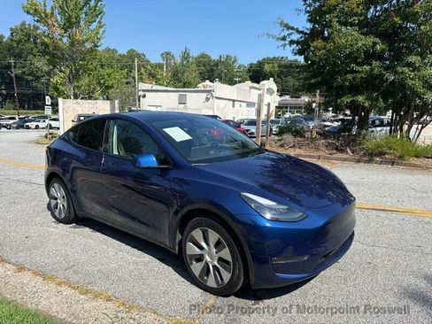Used 2023 Tesla Model Y Long Range AWD/4WD image 2