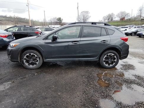 Used 2021 Subaru Crosstrek 2.0i Premium image 2