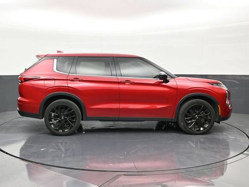 Used 2023 Mitsubishi Outlander SE Black Edition FWD image 4
