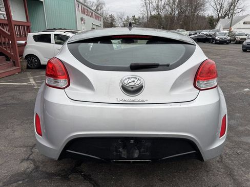 Used 2017 Hyundai Veloster Value Edition image 4