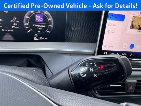 Certified 2026 Volkswagen Tiguan SE w/ Panoramic Sunroof Package AWD/4WD image 14