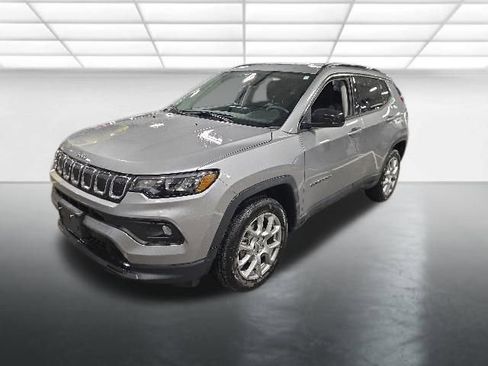 Used 2022 Jeep Compass Latitude AWD/4WD image 8