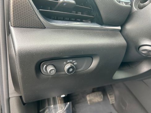 Used 2022 Chevrolet Traverse Premier w/ Redline Edition image 21