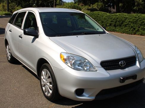 Used 2008 Toyota Matrix FWD image 2