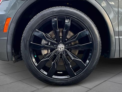 Used 2021 Volkswagen Tiguan SE R-Line image 10