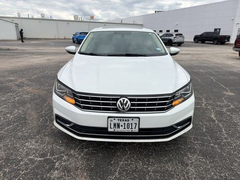 Used 2018 Volkswagen Passat 2.0T SE FWD image 2