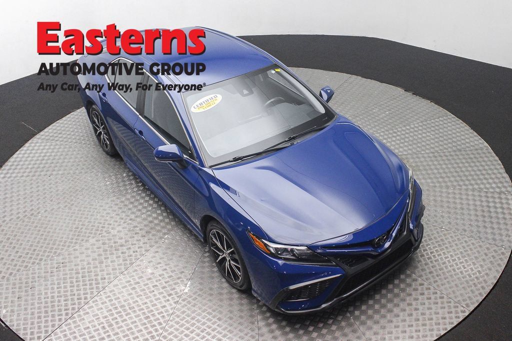 Used 2024 Toyota Camry SE FWD image 3