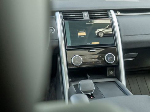 Certified 2024 Land Rover Discovery S image 21