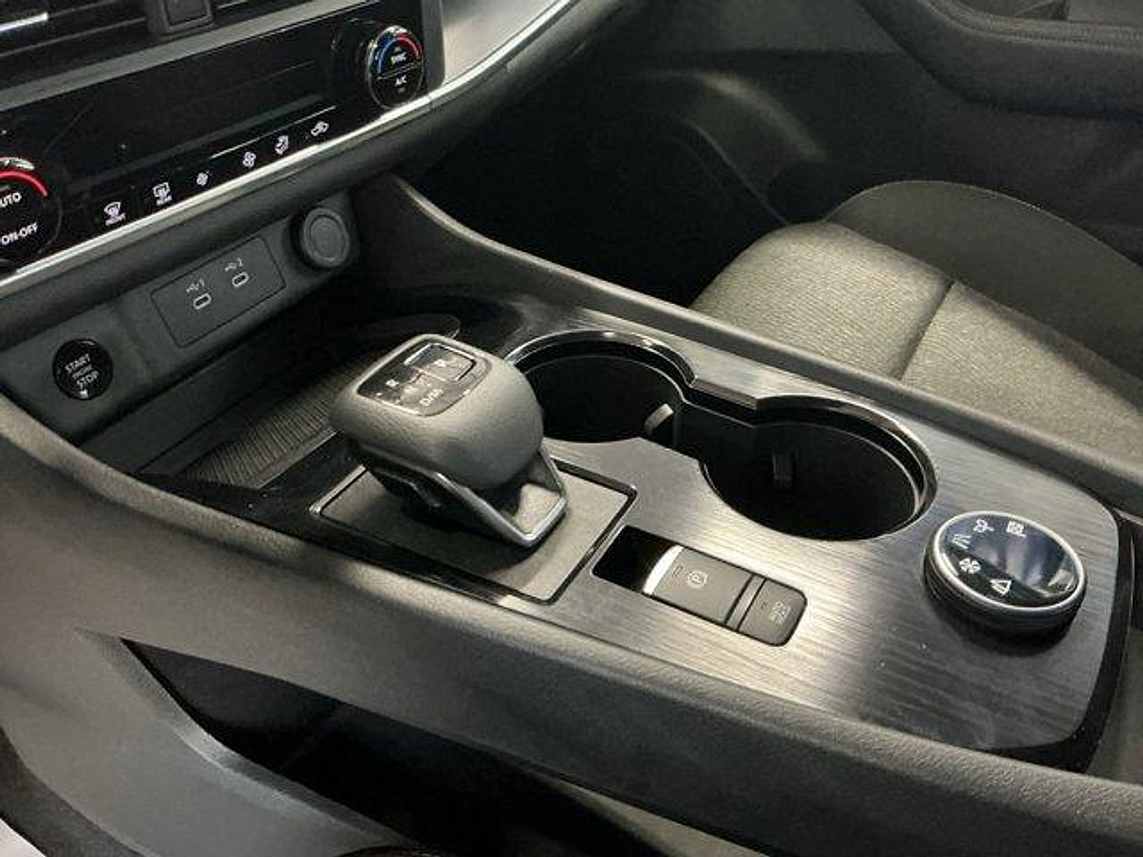 Used 2025 Nissan Rogue SV AWD/4WD image 16