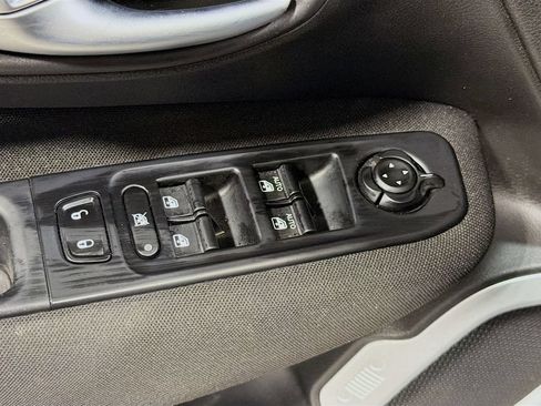 Used 2021 Jeep Renegade Latitude AWD/4WD image 19