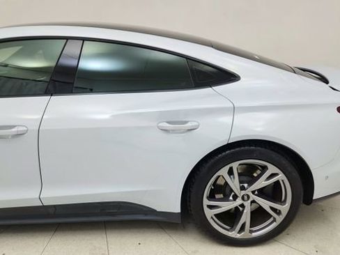 Used 2023 Audi e-tron GT Prestige w/ Prestige Package image 11