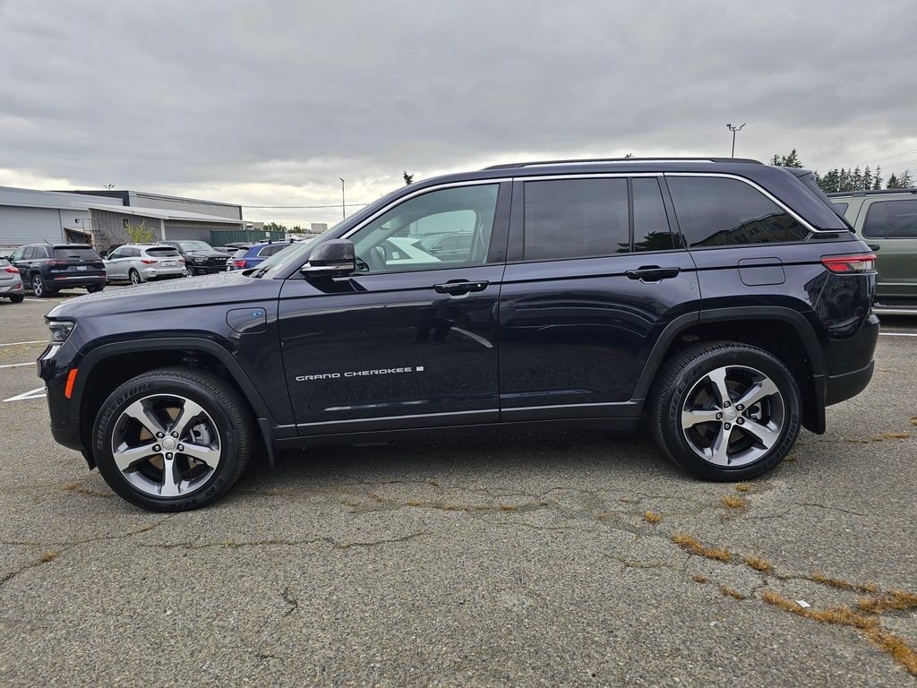 Used 2023 Jeep Grand Cherokee 4WD 4xe w/ Luxury Tech Group II image 5