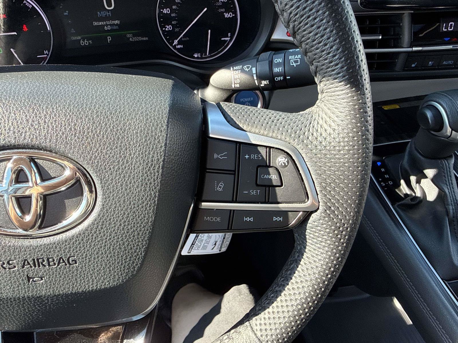 Used 2023 Toyota Sienna Limited FWD image 27