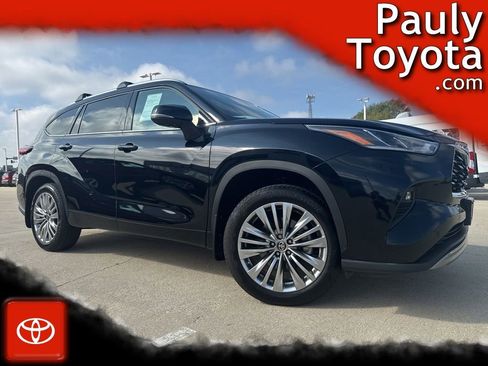Used 2024 Toyota Highlander Platinum AWD/4WD image 1