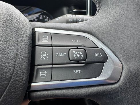 Used 2024 Jeep Compass Limited image 19