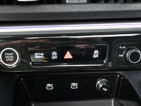 Used 2025 Audi Q5 Premium w/ Convenience Package AWD/4WD image 29