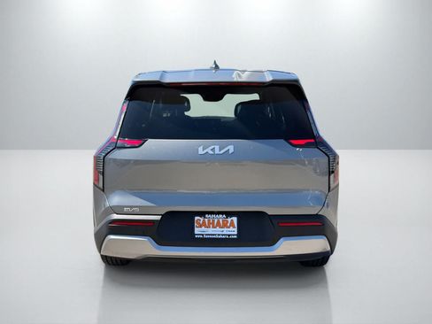 Used 2024 Kia EV9 Light Long Range RWD image 5