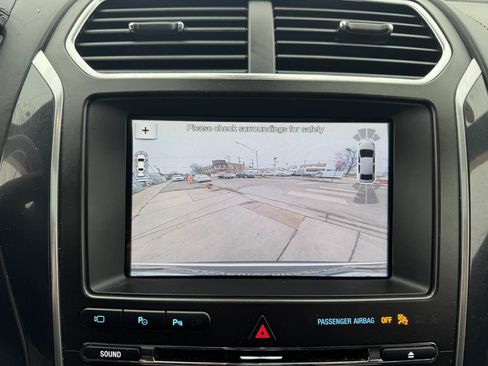 Used 2018 Ford Explorer Platinum image 35