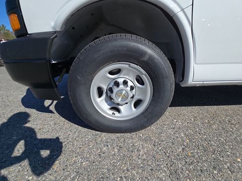 New 2025 Chevrolet Express 2500 w/ Enhanced Convenience Package image 64