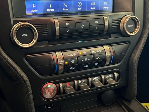 Used 2022 Ford Mustang Shelby GT500 w/ Carbon Fiber Track Pack image 27