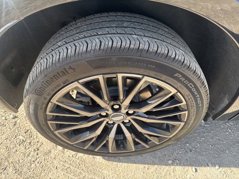 Used 2024 Cadillac XT4 Sport image 16