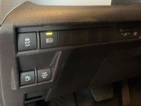 Certified 2025 Toyota Sienna XLE FWD image 20