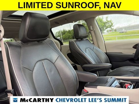 Used 2023 Chrysler Pacifica Limited FWD image 28