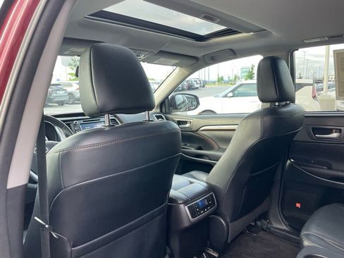 Used 2016 Toyota Highlander Limited FWD image 26