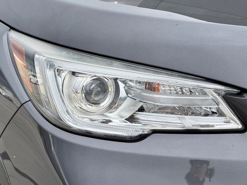 Used 2019 Subaru Ascent Touring w/ Popular Package #3 image 9