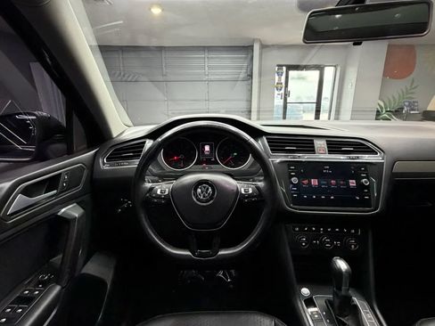 Used 2019 Volkswagen Tiguan SE w/ Panoramic Sunroof Package FWD image 29