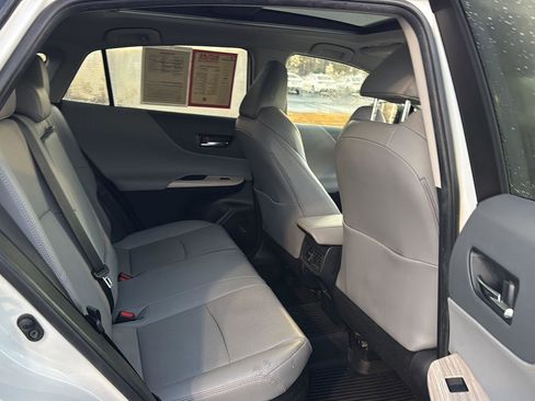 Used 2021 Toyota Venza Limited image 11