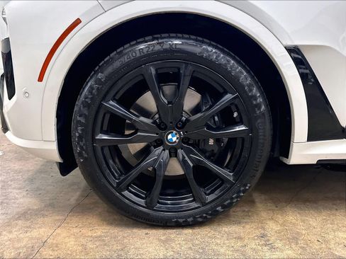 Used 2025 BMW X7 xDrive40i w/ M Sport Package AWD/4WD image 12