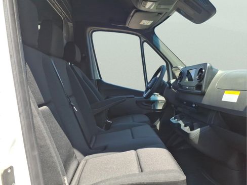 Used 2024 Mercedes-Benz Sprinter 2500 image 13
