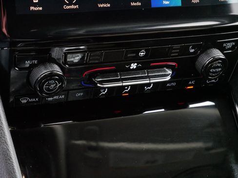 Used 2023 Jeep Grand Cherokee L Limited w/ Black Appearance Package image 23