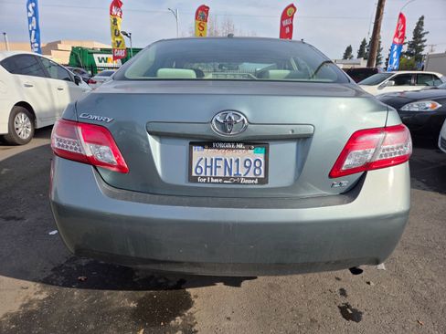 Used 2011 Toyota Camry SE image 3