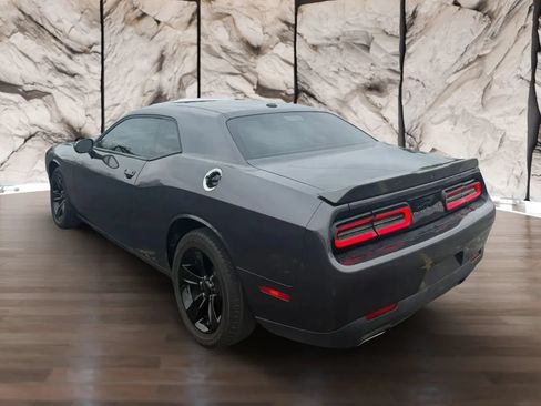 Used 2019 Dodge Challenger SXT RWD image 5