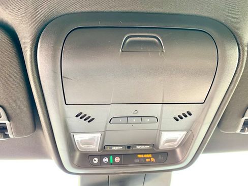 Used 2025 Cadillac XT4 Premium Luxury FWD image 38