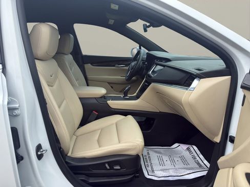 Used 2017 Cadillac XT5 FWD w/ LPO, Wheel Lock Package image 18