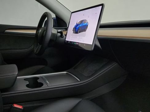 Used 2025 Tesla Model Y Long Range RWD image 49