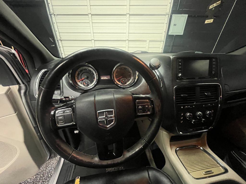 Used 2017 Dodge Grand Caravan SXT FWD image 9