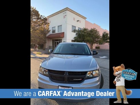 Used 2018 Dodge Journey SE w/ Connectivity Group FWD image 3