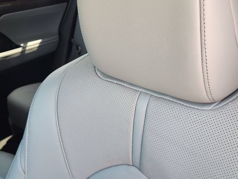 Used 2022 Toyota Highlander Limited FWD image 19