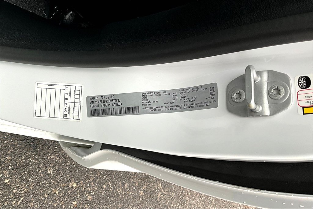 Used 2025 Chrysler Pacifica Select FWD image 18